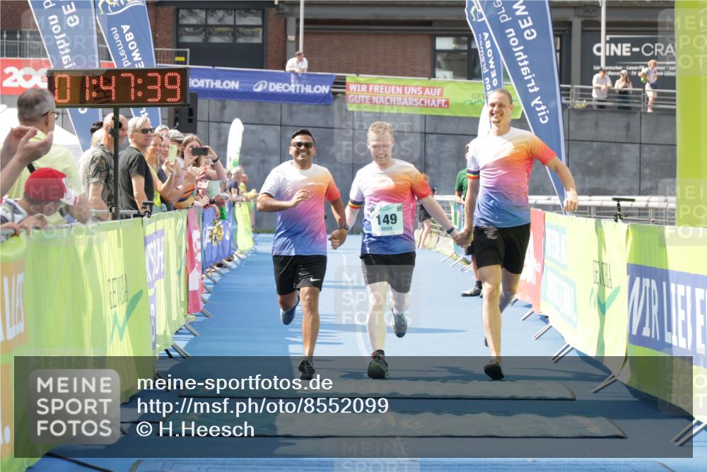 10.08.2025 - GEWOBA Citytriathlon Bremen H.Heesch http://msf.ph/oto/8552099 10.08.2025 11:51:20 Ziel 149, 361 meine-sportfotos.de