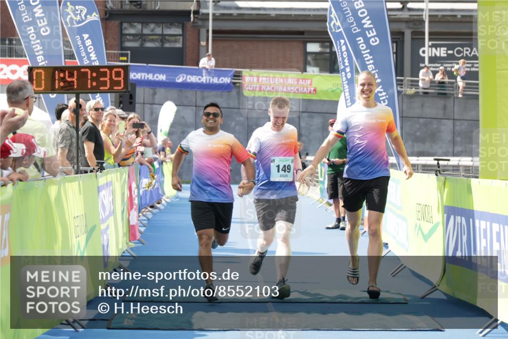 10.08.2025 - GEWOBA Citytriathlon Bremen H.Heesch http://msf.ph/oto/8552103 10.08.2025 11:51:21 Ziel 149 meine-sportfotos.de