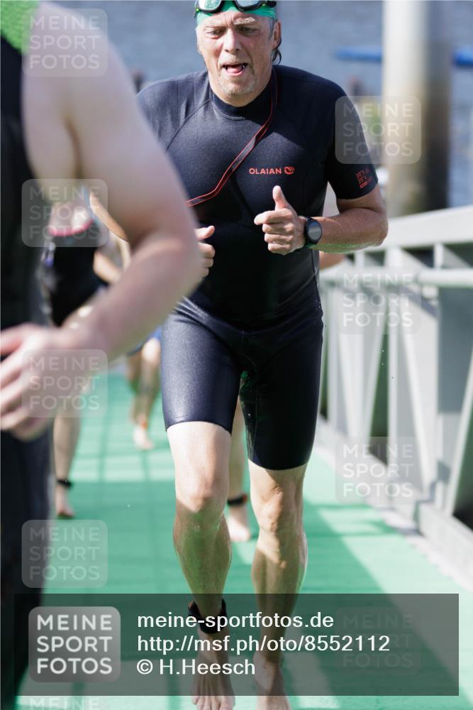 10.08.2025 - GEWOBA Citytriathlon Bremen H.Heesch http://msf.ph/oto/8552112 10.08.2025 10:27:26 Schwimmen 31, 51, 59, 61, 185, 247 meine-sportfotos.de