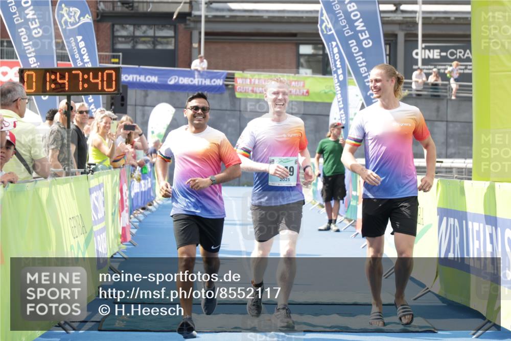 10.08.2025 - GEWOBA Citytriathlon Bremen H.Heesch http://msf.ph/oto/8552117 10.08.2025 11:51:21 Ziel 149 meine-sportfotos.de