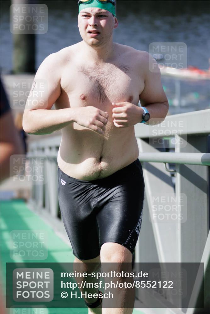 10.08.2025 - GEWOBA Citytriathlon Bremen H.Heesch http://msf.ph/oto/8552122 10.08.2025 10:27:27 Schwimmen 31, 51, 59, 61, 135, 185, 247 meine-sportfotos.de