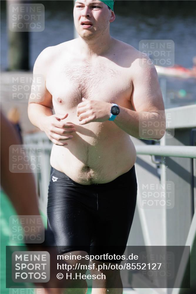 10.08.2025 - GEWOBA Citytriathlon Bremen H.Heesch http://msf.ph/oto/8552127 10.08.2025 10:27:28 Schwimmen 31, 51, 59, 61, 135, 185, 247 meine-sportfotos.de