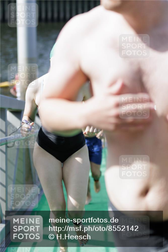 10.08.2025 - GEWOBA Citytriathlon Bremen H.Heesch http://msf.ph/oto/8552142 10.08.2025 10:27:29 Schwimmen 31, 51, 59, 61, 135, 185, 247 meine-sportfotos.de