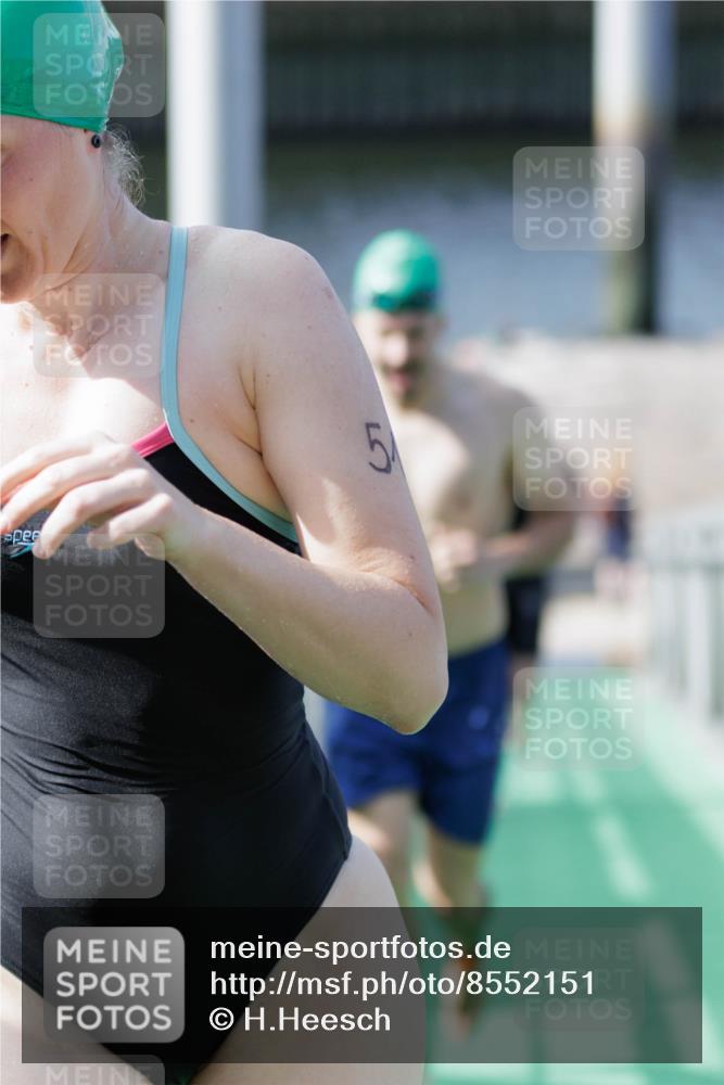 10.08.2025 - GEWOBA Citytriathlon Bremen H.Heesch http://msf.ph/oto/8552151 10.08.2025 10:27:30 Schwimmen 31, 51, 59, 61, 135, 185 meine-sportfotos.de