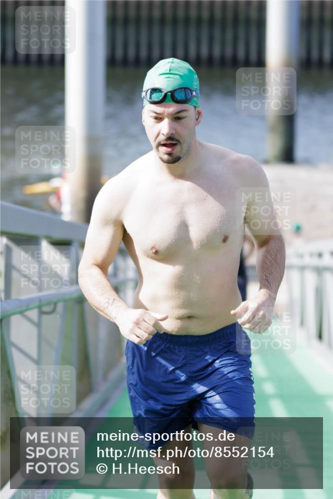 10.08.2025 - GEWOBA Citytriathlon Bremen H.Heesch http://msf.ph/oto/8552154 10.08.2025 10:27:31 Schwimmen 31, 51, 59, 135, 185, 209 meine-sportfotos.de