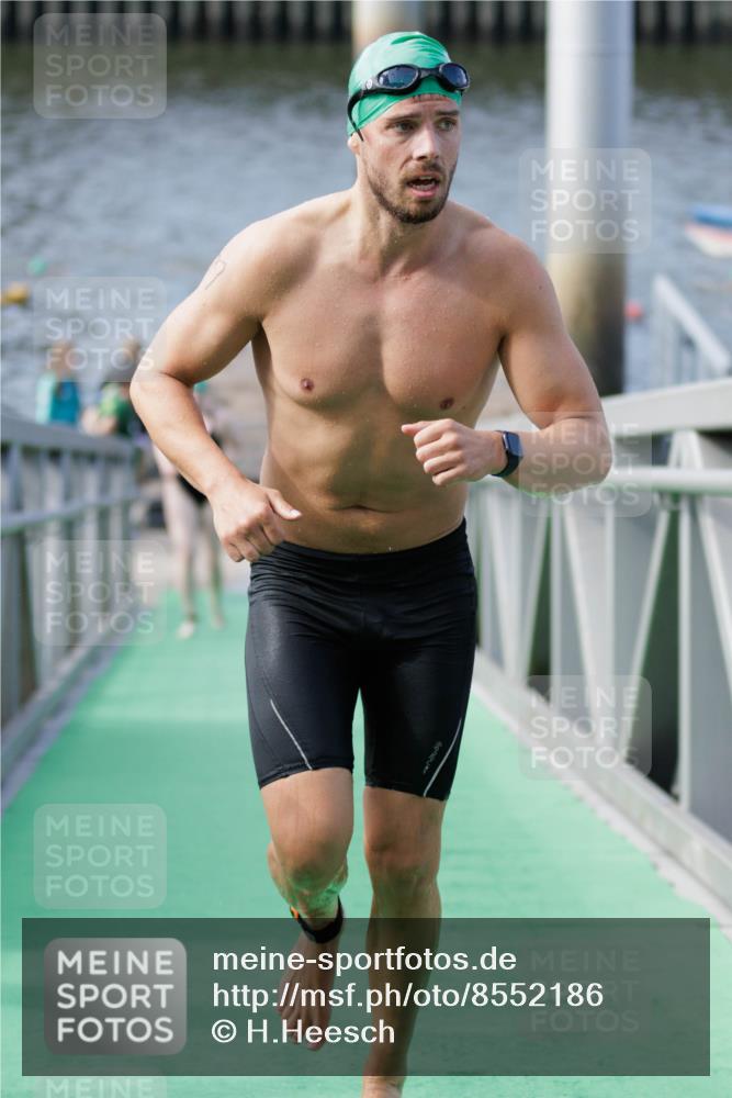 10.08.2025 - GEWOBA Citytriathlon Bremen H.Heesch http://msf.ph/oto/8552186 10.08.2025 10:27:35 Schwimmen 23, 31, 51, 59, 135, 209 meine-sportfotos.de