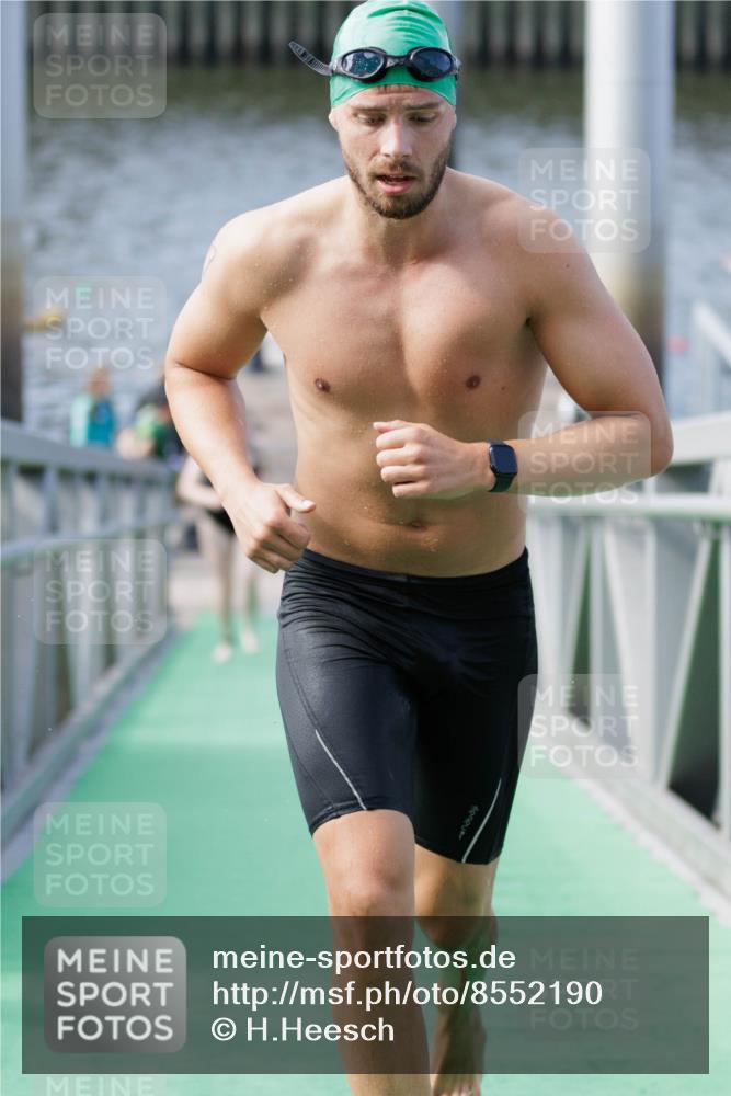 10.08.2025 - GEWOBA Citytriathlon Bremen H.Heesch http://msf.ph/oto/8552190 10.08.2025 10:27:35 Schwimmen 23, 31, 51, 59, 135, 209 meine-sportfotos.de