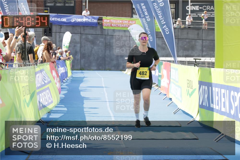 10.08.2025 - GEWOBA Citytriathlon Bremen H.Heesch http://msf.ph/oto/8552199 10.08.2025 11:52:16 Ziel 482 meine-sportfotos.de