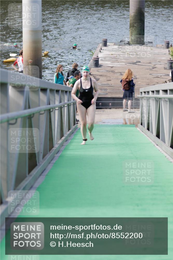 10.08.2025 - GEWOBA Citytriathlon Bremen H.Heesch http://msf.ph/oto/8552200 10.08.2025 10:27:37 Schwimmen 23, 31, 59, 135, 209 meine-sportfotos.de