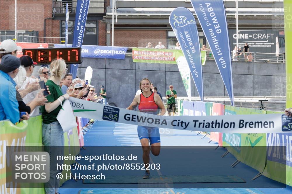 10.08.2025 - GEWOBA Citytriathlon Bremen H.Heesch http://msf.ph/oto/8552203 10.08.2025 11:14:58 Ziel 431, 487 meine-sportfotos.de