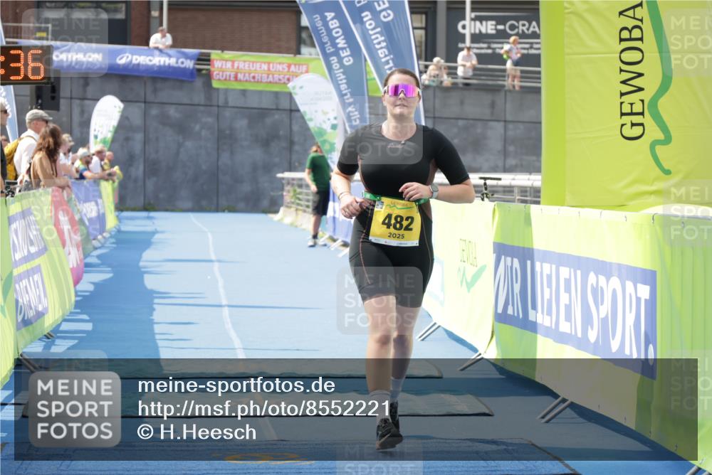 10.08.2025 - GEWOBA Citytriathlon Bremen H.Heesch http://msf.ph/oto/8552221 10.08.2025 11:52:17 Ziel 482 meine-sportfotos.de