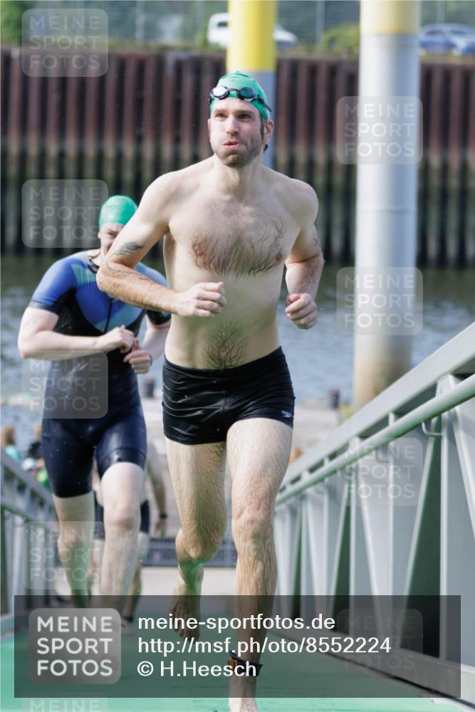 10.08.2025 - GEWOBA Citytriathlon Bremen H.Heesch http://msf.ph/oto/8552224 10.08.2025 10:27:49 Schwimmen 19, 95, 121, 415 meine-sportfotos.de
