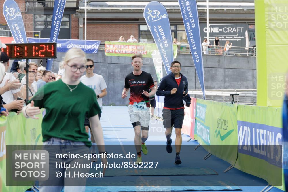 10.08.2025 - GEWOBA Citytriathlon Bremen H.Heesch http://msf.ph/oto/8552227 10.08.2025 11:15:05 Ziel 133, 487 meine-sportfotos.de