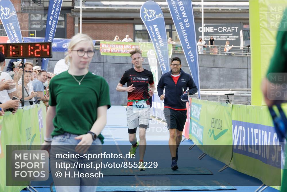 10.08.2025 - GEWOBA Citytriathlon Bremen H.Heesch http://msf.ph/oto/8552229 10.08.2025 11:15:05 Ziel 133, 487 meine-sportfotos.de