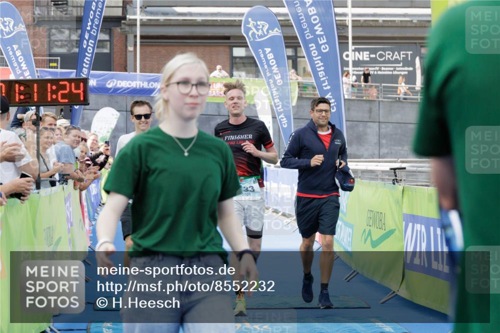 10.08.2025 - GEWOBA Citytriathlon Bremen H.Heesch http://msf.ph/oto/8552232 10.08.2025 11:15:05 Ziel 133, 487 meine-sportfotos.de