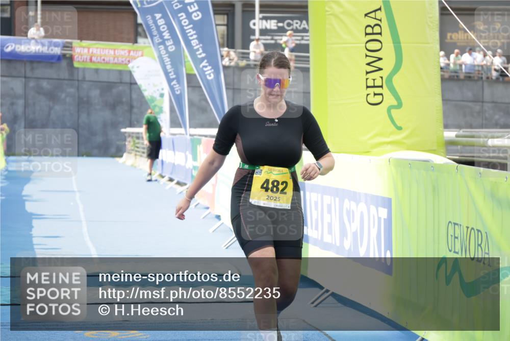 10.08.2025 - GEWOBA Citytriathlon Bremen H.Heesch http://msf.ph/oto/8552235 10.08.2025 11:52:18 Ziel 482 meine-sportfotos.de