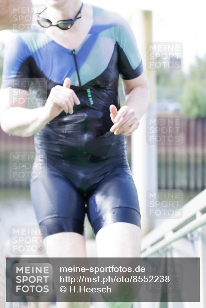 10.08.2025 - GEWOBA Citytriathlon Bremen H.Heesch http://msf.ph/oto/8552238 10.08.2025 10:27:51 Schwimmen 19, 95, 121, 415 meine-sportfotos.de