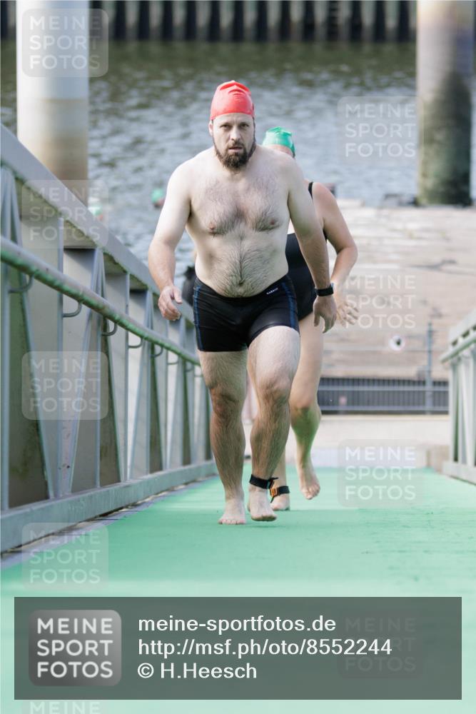 10.08.2025 - GEWOBA Citytriathlon Bremen H.Heesch http://msf.ph/oto/8552244 10.08.2025 10:27:54 Schwimmen 19, 95, 121, 415 meine-sportfotos.de