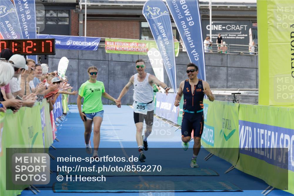 10.08.2025 - GEWOBA Citytriathlon Bremen H.Heesch http://msf.ph/oto/8552270 10.08.2025 11:15:58 Ziel 205 meine-sportfotos.de