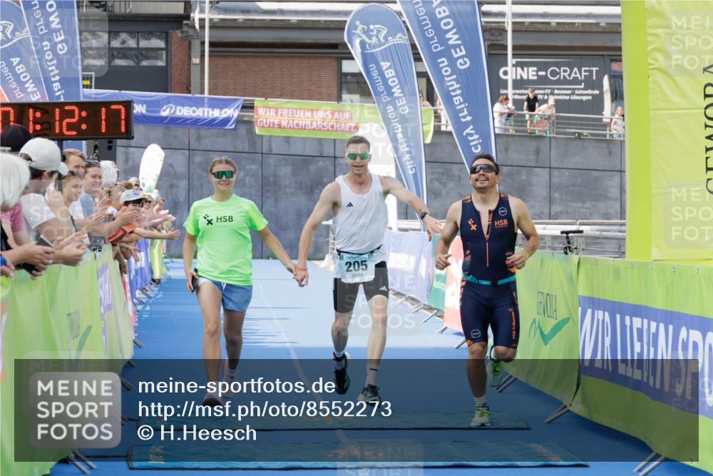 10.08.2025 - GEWOBA Citytriathlon Bremen H.Heesch http://msf.ph/oto/8552273 10.08.2025 11:15:59 Ziel 205 meine-sportfotos.de