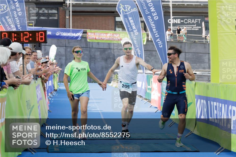 10.08.2025 - GEWOBA Citytriathlon Bremen H.Heesch http://msf.ph/oto/8552275 10.08.2025 11:15:59 Ziel 205 meine-sportfotos.de