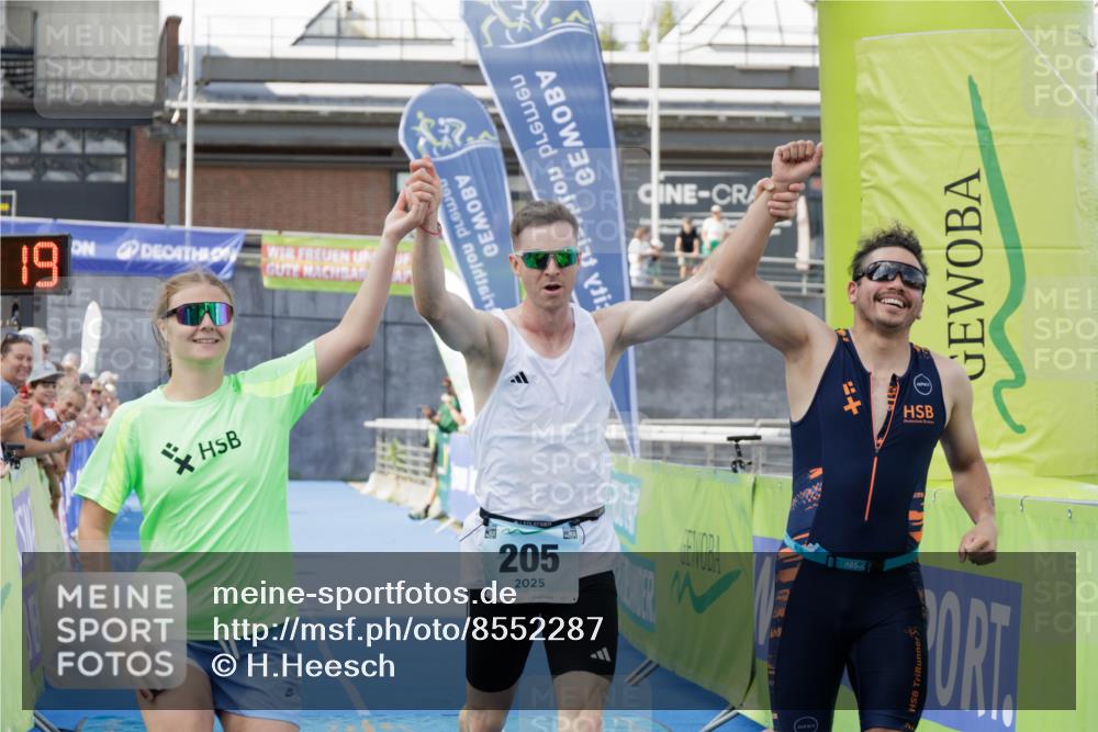 10.08.2025 - GEWOBA Citytriathlon Bremen H.Heesch http://msf.ph/oto/8552287 10.08.2025 11:16:00 Ziel 205 meine-sportfotos.de