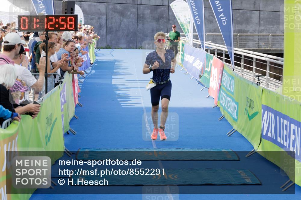 10.08.2025 - GEWOBA Citytriathlon Bremen H.Heesch http://msf.ph/oto/8552291 10.08.2025 11:16:39 Ziel 351 meine-sportfotos.de