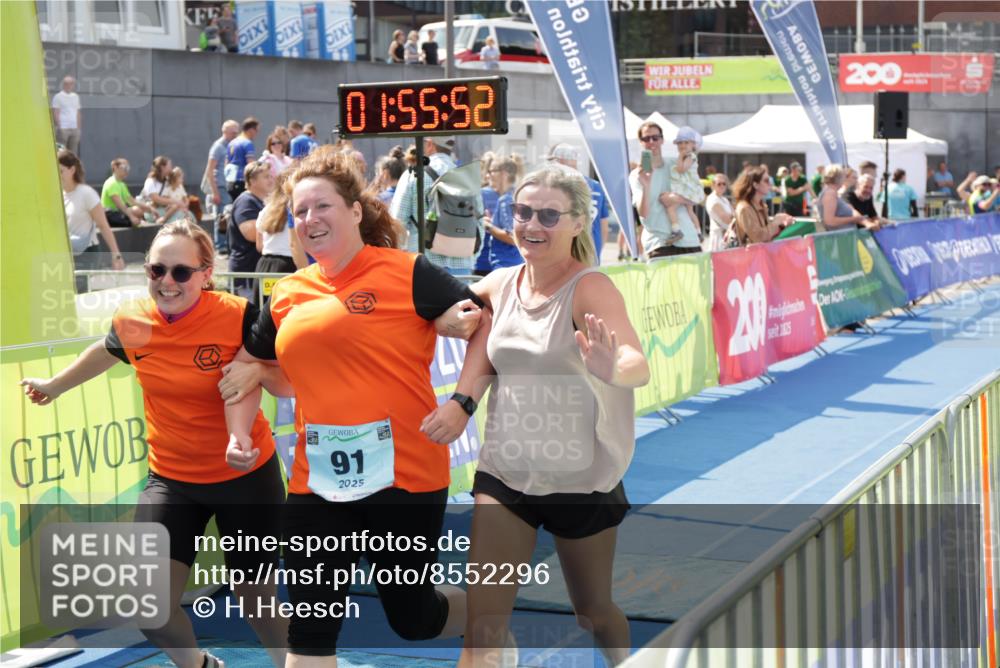 10.08.2025 - GEWOBA Citytriathlon Bremen H.Heesch http://msf.ph/oto/8552296 10.08.2025 11:59:33 Ziel 91 meine-sportfotos.de