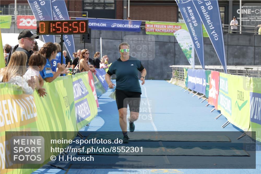 10.08.2025 - GEWOBA Citytriathlon Bremen H.Heesch http://msf.ph/oto/8552301 10.08.2025 12:00:31 Ziel 496 meine-sportfotos.de