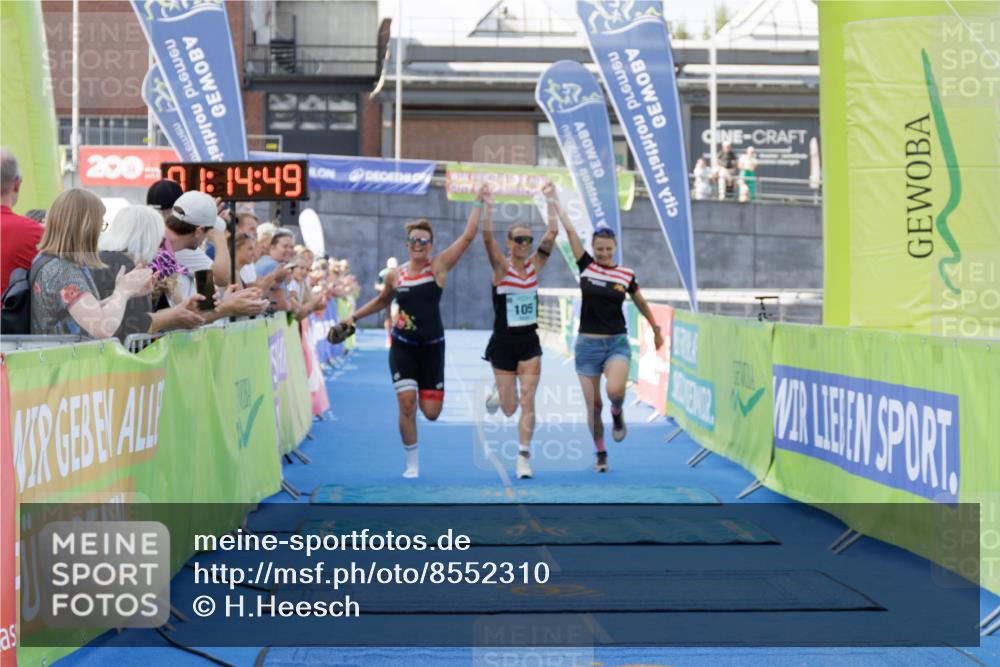 10.08.2025 - GEWOBA Citytriathlon Bremen H.Heesch http://msf.ph/oto/8552310 10.08.2025 11:18:30 Ziel 105, 412 meine-sportfotos.de