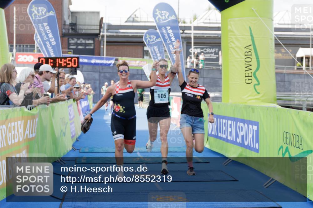 10.08.2025 - GEWOBA Citytriathlon Bremen H.Heesch http://msf.ph/oto/8552319 10.08.2025 11:18:31 Ziel 105, 412 meine-sportfotos.de