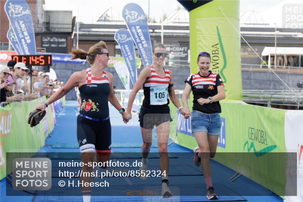 10.08.2025 - GEWOBA Citytriathlon Bremen H.Heesch http://msf.ph/oto/8552324 10.08.2025 11:18:32 Ziel 105, 412 meine-sportfotos.de