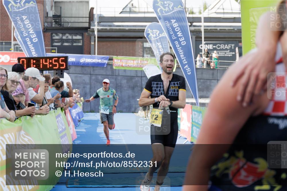 10.08.2025 - GEWOBA Citytriathlon Bremen H.Heesch http://msf.ph/oto/8552331 10.08.2025 11:18:36 Ziel 105, 127, 412 meine-sportfotos.de