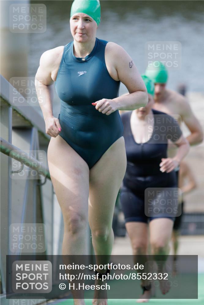 10.08.2025 - GEWOBA Citytriathlon Bremen H.Heesch http://msf.ph/oto/8552332 10.08.2025 10:28:18 Schwimmen 47, 57, 65, 119, 215, 221, 233, 237, 361 meine-sportfotos.de