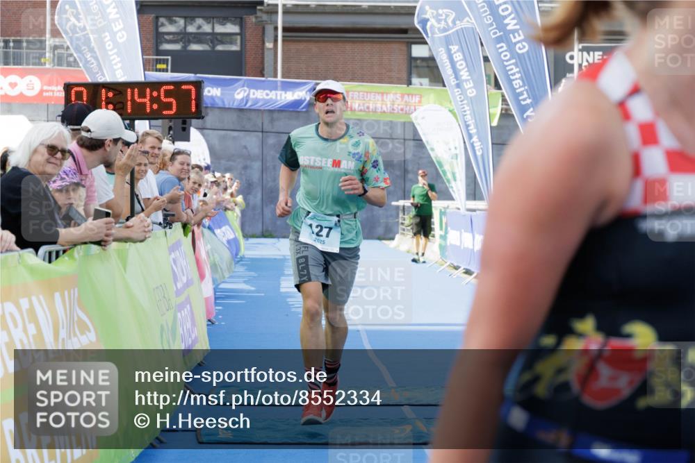 10.08.2025 - GEWOBA Citytriathlon Bremen H.Heesch http://msf.ph/oto/8552334 10.08.2025 11:18:38 Ziel 105, 127, 412 meine-sportfotos.de