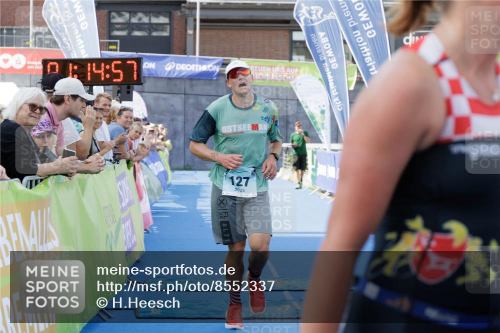 10.08.2025 - GEWOBA Citytriathlon Bremen H.Heesch http://msf.ph/oto/8552337 10.08.2025 11:18:39 Ziel 105, 127, 412 meine-sportfotos.de