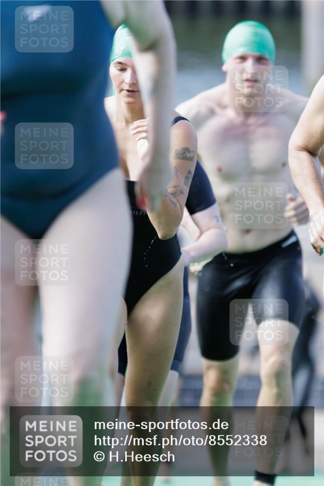 10.08.2025 - GEWOBA Citytriathlon Bremen H.Heesch http://msf.ph/oto/8552338 10.08.2025 10:28:20 Schwimmen 57, 65, 119, 215, 233, 237, 361, 410 meine-sportfotos.de