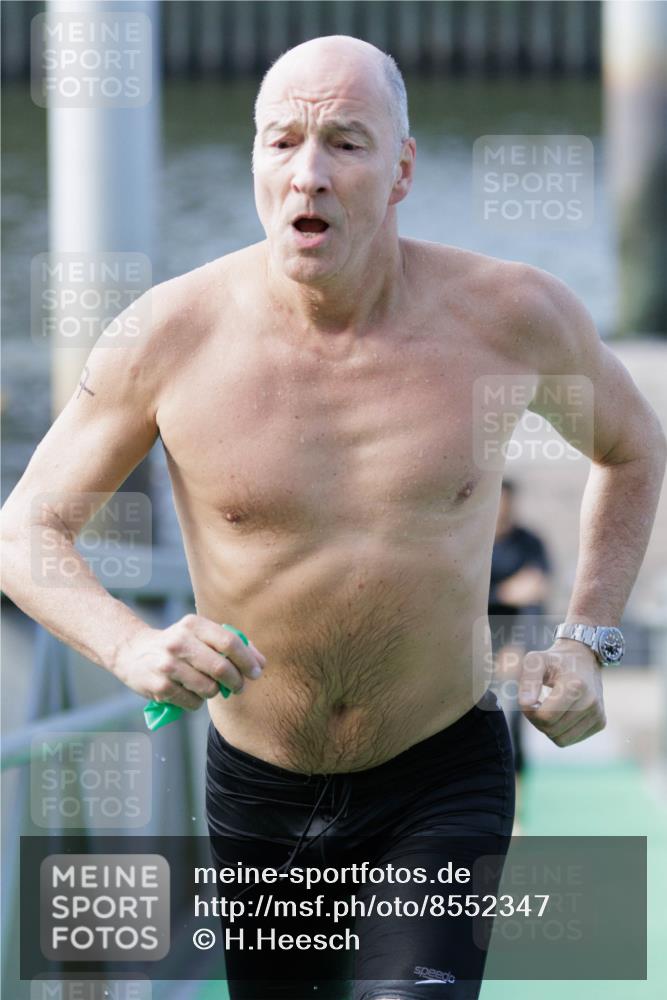 10.08.2025 - GEWOBA Citytriathlon Bremen H.Heesch http://msf.ph/oto/8552347 10.08.2025 10:28:26 Schwimmen 57, 119, 197, 215, 237, 410 meine-sportfotos.de