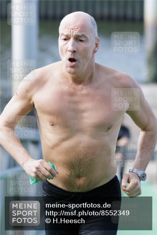 10.08.2025 - GEWOBA Citytriathlon Bremen H.Heesch http://msf.ph/oto/8552349 10.08.2025 10:28:26 Schwimmen 57, 119, 197, 215, 237, 410 meine-sportfotos.de