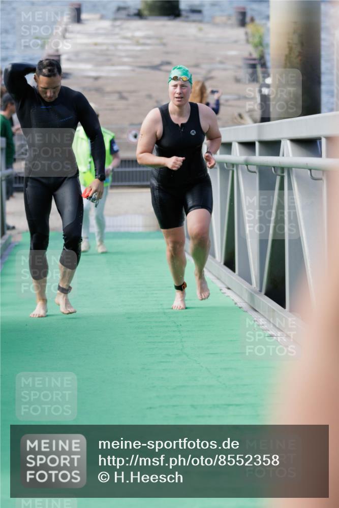 10.08.2025 - GEWOBA Citytriathlon Bremen H.Heesch http://msf.ph/oto/8552358 10.08.2025 10:28:30 Schwimmen 57, 197, 410 meine-sportfotos.de