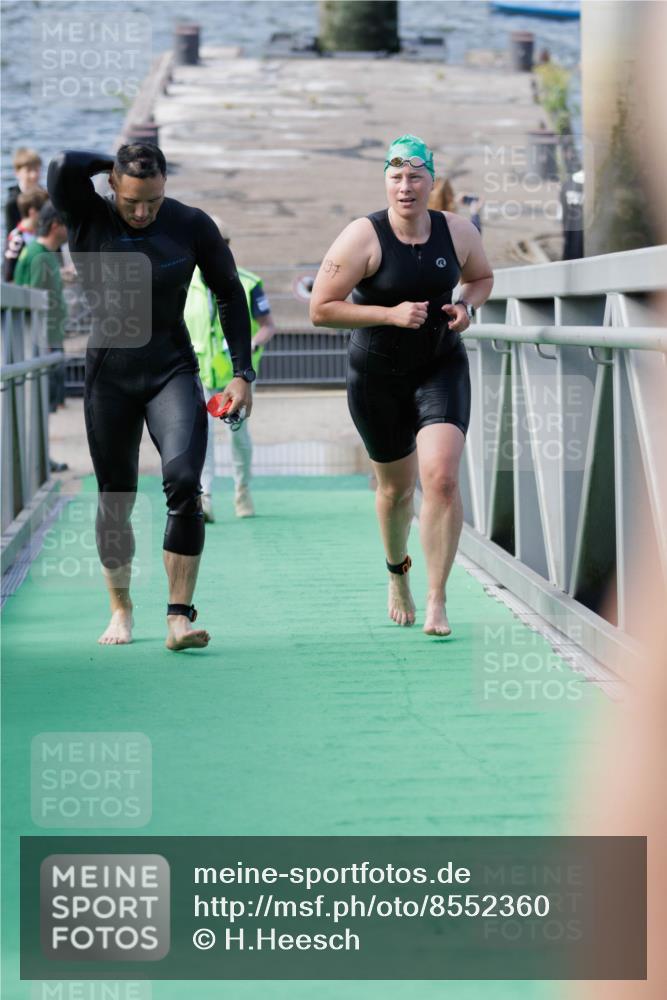 10.08.2025 - GEWOBA Citytriathlon Bremen H.Heesch http://msf.ph/oto/8552360 10.08.2025 10:28:30 Schwimmen 57, 197, 410 meine-sportfotos.de