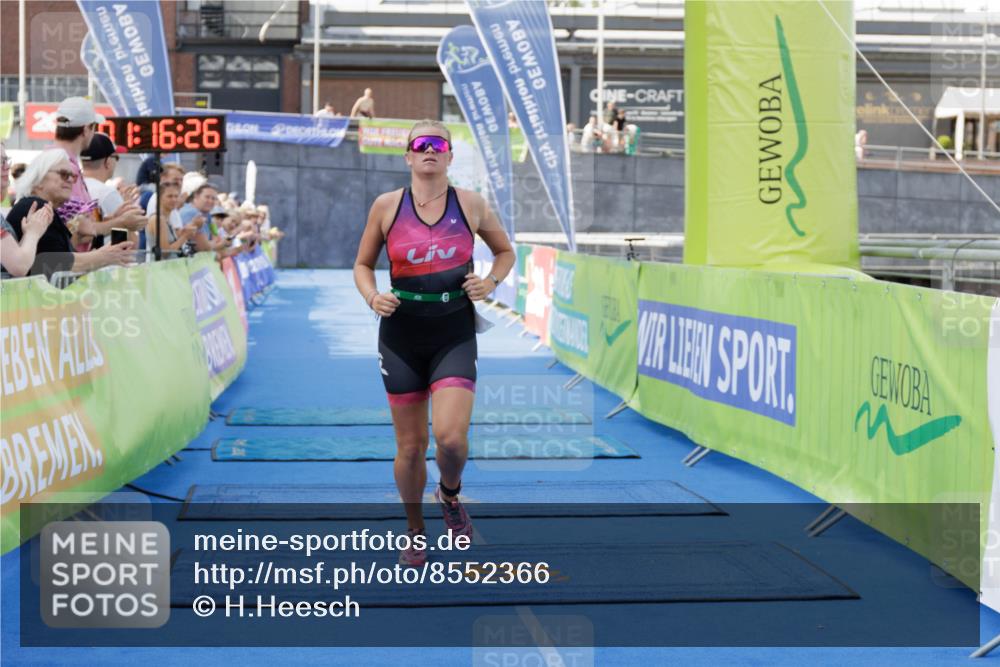 10.08.2025 - GEWOBA Citytriathlon Bremen H.Heesch http://msf.ph/oto/8552366 10.08.2025 11:20:08 Ziel 438 meine-sportfotos.de