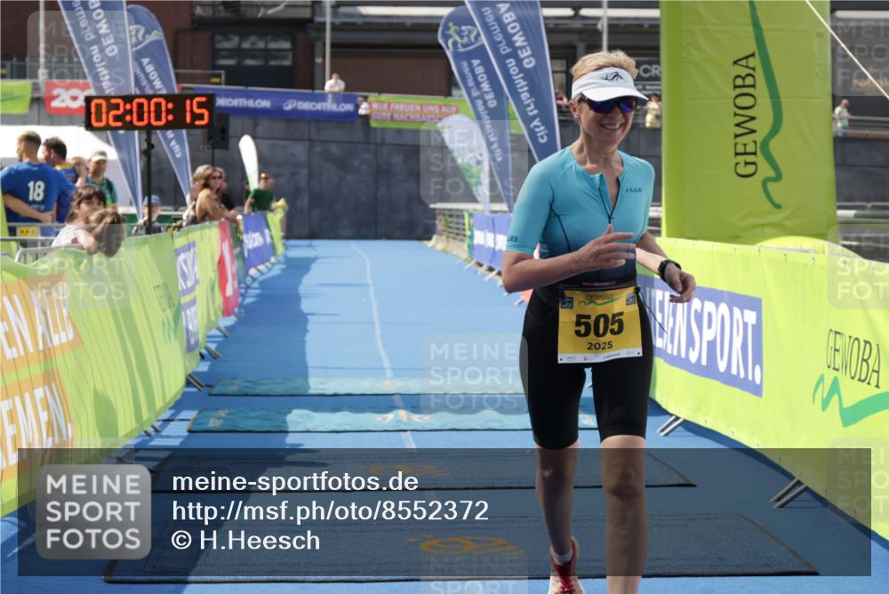 10.08.2025 - GEWOBA Citytriathlon Bremen H.Heesch http://msf.ph/oto/8552372 10.08.2025 12:03:56 Ziel 505 meine-sportfotos.de