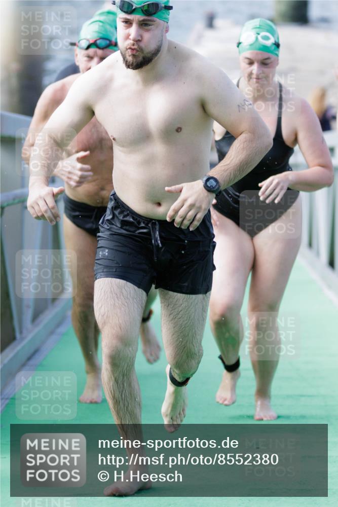 10.08.2025 - GEWOBA Citytriathlon Bremen H.Heesch http://msf.ph/oto/8552380 10.08.2025 10:28:45 Schwimmen 1, 139, 141, 143, 163, 229 meine-sportfotos.de