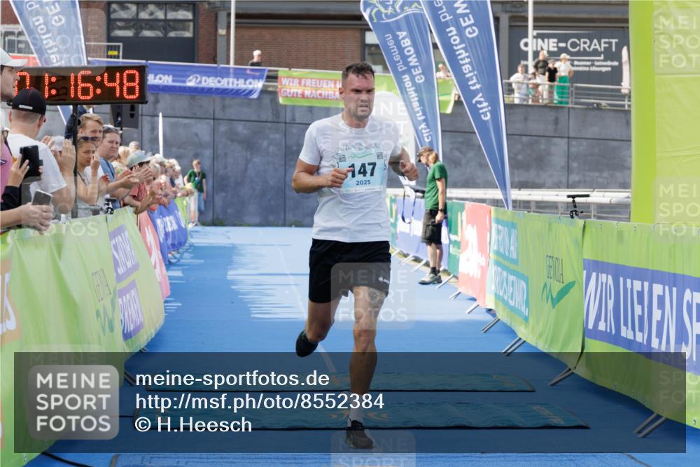 10.08.2025 - GEWOBA Citytriathlon Bremen H.Heesch http://msf.ph/oto/8552384 10.08.2025 11:20:30 Ziel 147 meine-sportfotos.de