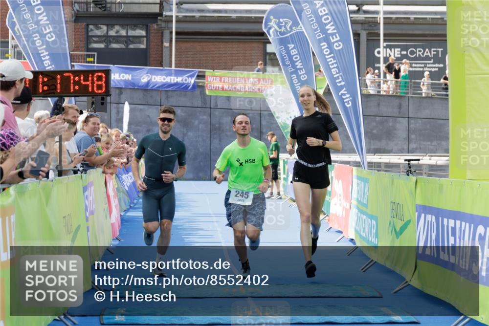10.08.2025 - GEWOBA Citytriathlon Bremen H.Heesch http://msf.ph/oto/8552402 10.08.2025 11:21:30 Ziel 245 meine-sportfotos.de