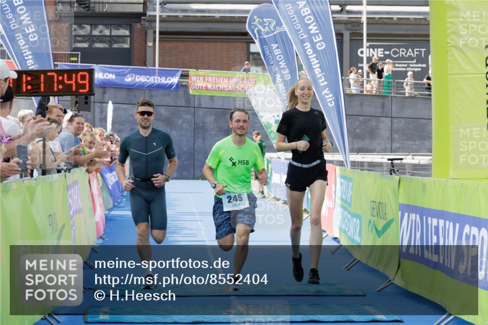 10.08.2025 - GEWOBA Citytriathlon Bremen H.Heesch http://msf.ph/oto/8552404 10.08.2025 11:21:30 Ziel 245 meine-sportfotos.de