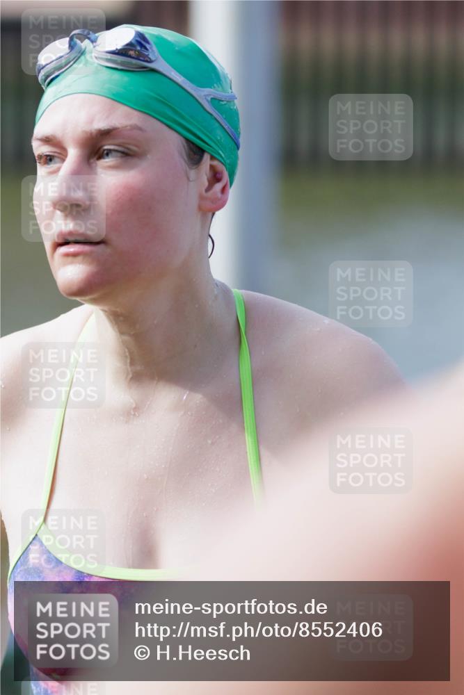 10.08.2025 - GEWOBA Citytriathlon Bremen H.Heesch http://msf.ph/oto/8552406 10.08.2025 10:28:53 Schwimmen 1, 11, 37, 39, 77, 79, 143, 229 meine-sportfotos.de