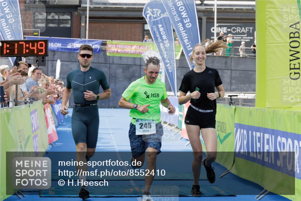 10.08.2025 - GEWOBA Citytriathlon Bremen H.Heesch http://msf.ph/oto/8552410 10.08.2025 11:21:31 Ziel 245 meine-sportfotos.de
