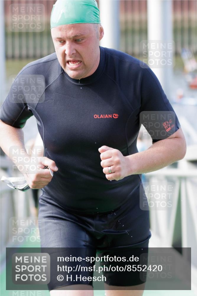 10.08.2025 - GEWOBA Citytriathlon Bremen H.Heesch http://msf.ph/oto/8552420 10.08.2025 10:28:58 Schwimmen 1, 11, 37, 39, 77, 79, 177, 195, 229 meine-sportfotos.de